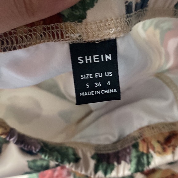 Shein floral skirt- small 🌸 - Picture 4 of 4